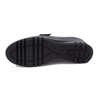 Mocasín PIE SANTO para mujer fabricado en piel color negro con detalle