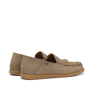 Mocasín FLUCHOS para hombre en piel nobuck color taupe.