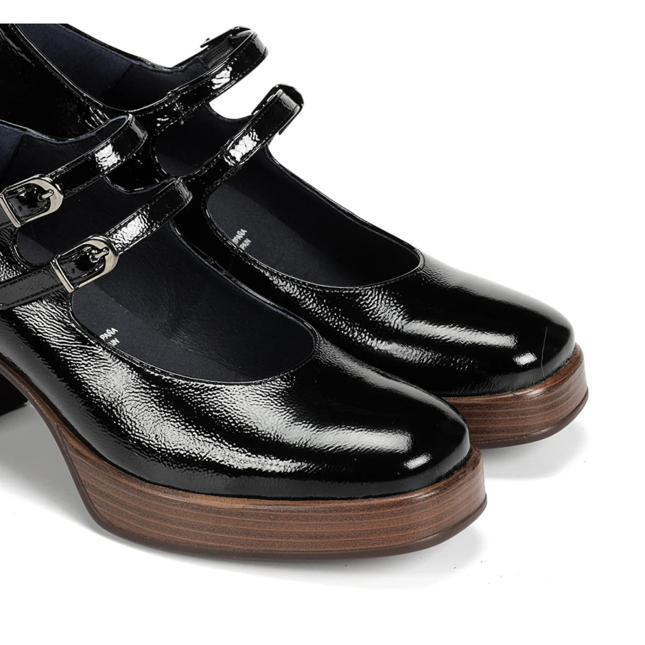 Mercedes DORKING BY FLUCHOS fabricadas en piel naplack color negro