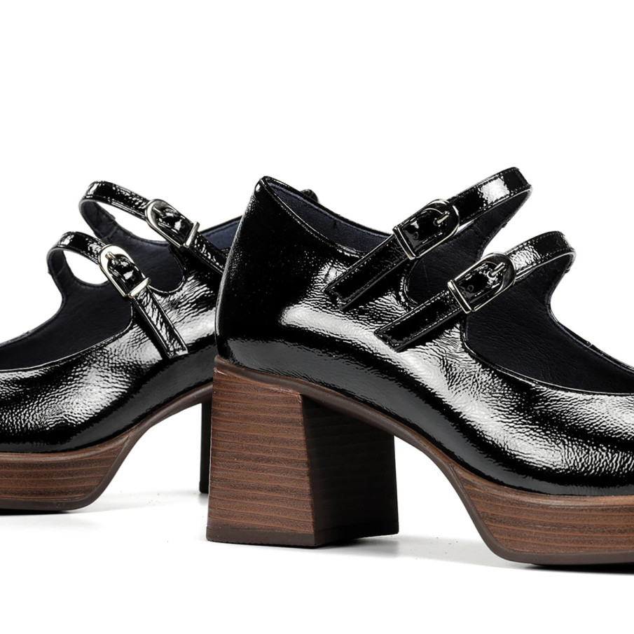 Mercedes DORKING BY FLUCHOS fabricadas en piel naplack color negro