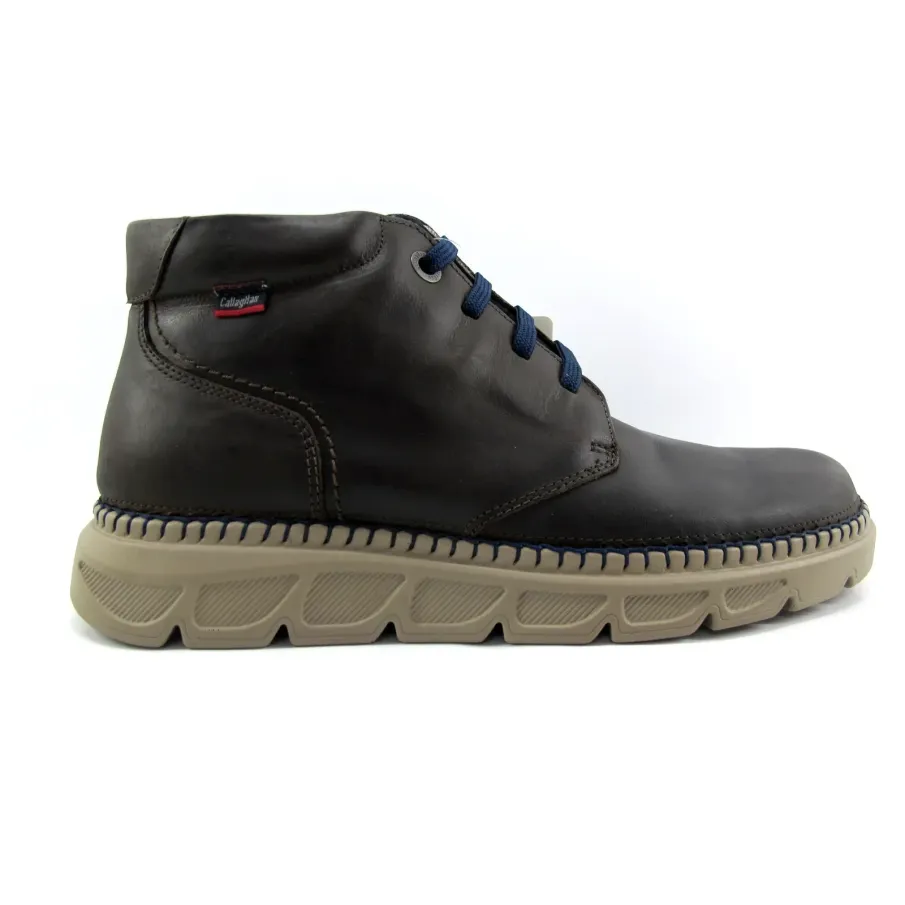 Comprar botines CALLAGHAN  para hombre fabricadas en piel marrón.