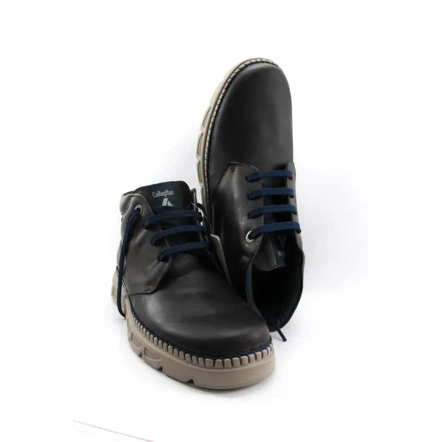 Comprar botines CALLAGHAN  para hombre fabricadas en piel marrón.