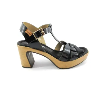 Sandalia negra de piel con plataforma | Penelope | Dino Zapatos