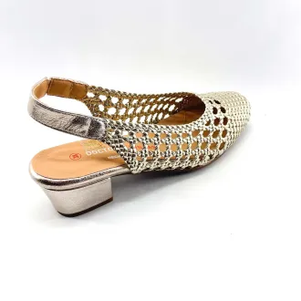 SANDALIA TRENZADA DORADA.