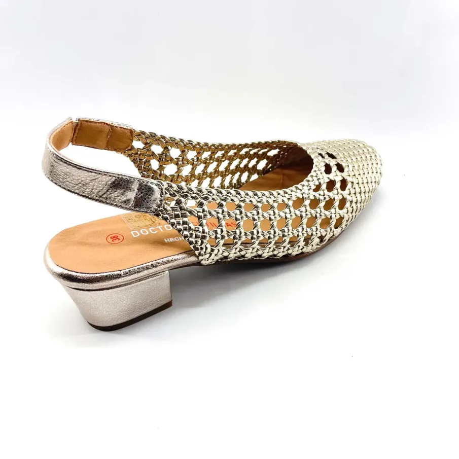 SANDALIA TRENZADA DORADA.