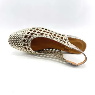 SANDALIA TRENZADA DORADA.