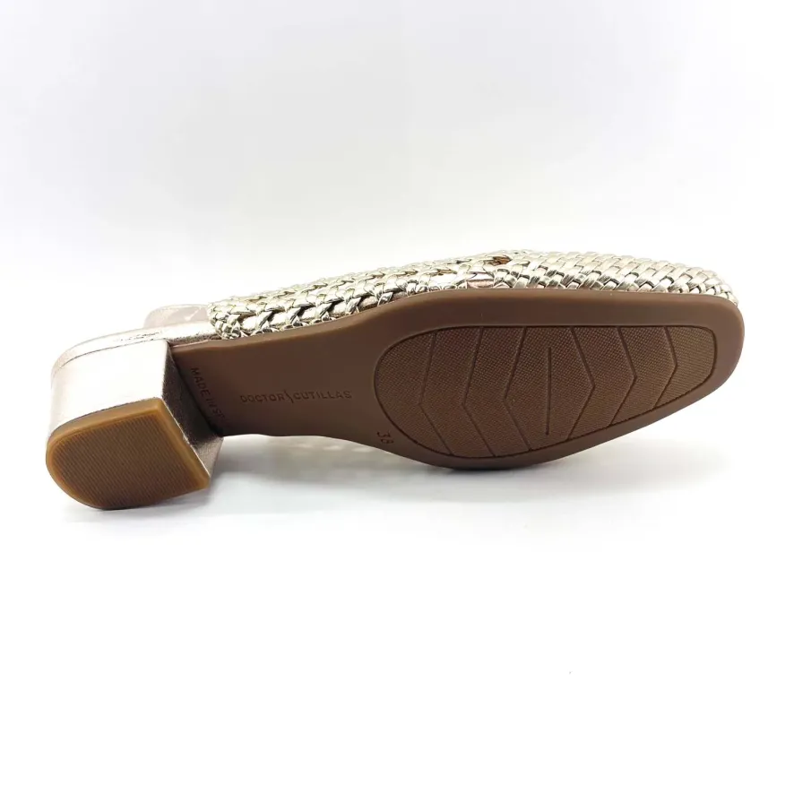 SANDALIA TRENZADA DORADA.