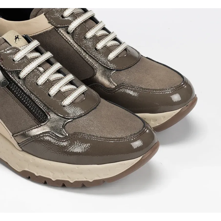 Deportivos para mujer piel taupe con cremallera
