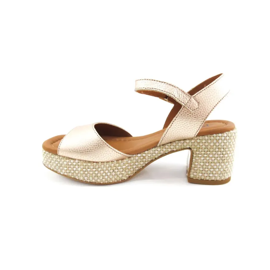 Sandalia platino de piel con plataforma | Penelope | Dino Zapatos