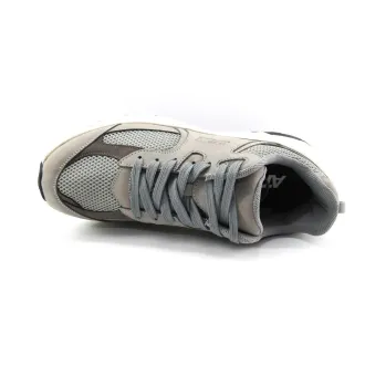 Atom AT181 hombre gris detalle del empeine y cordones