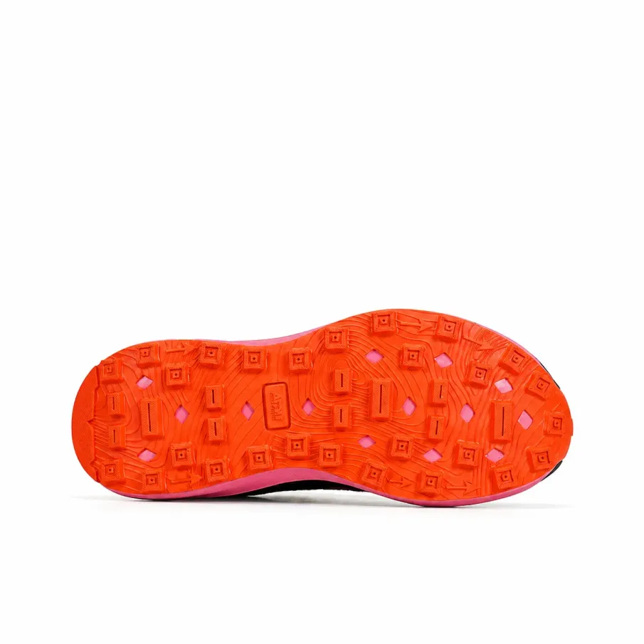 Zapatilla trail mujer ATOM Terra Max AT180 negra vista lateral