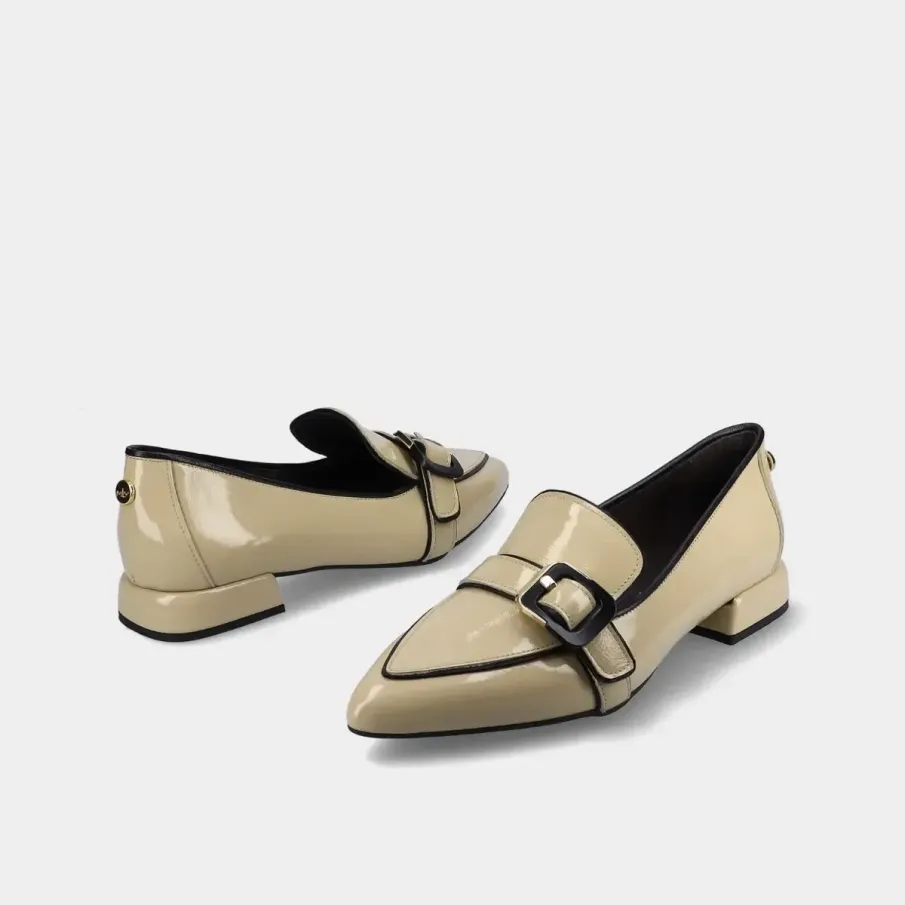Mocasín hebilla beige