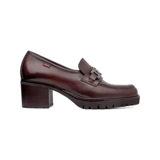 Mocasín de mujer marrón con tacón vista lateral