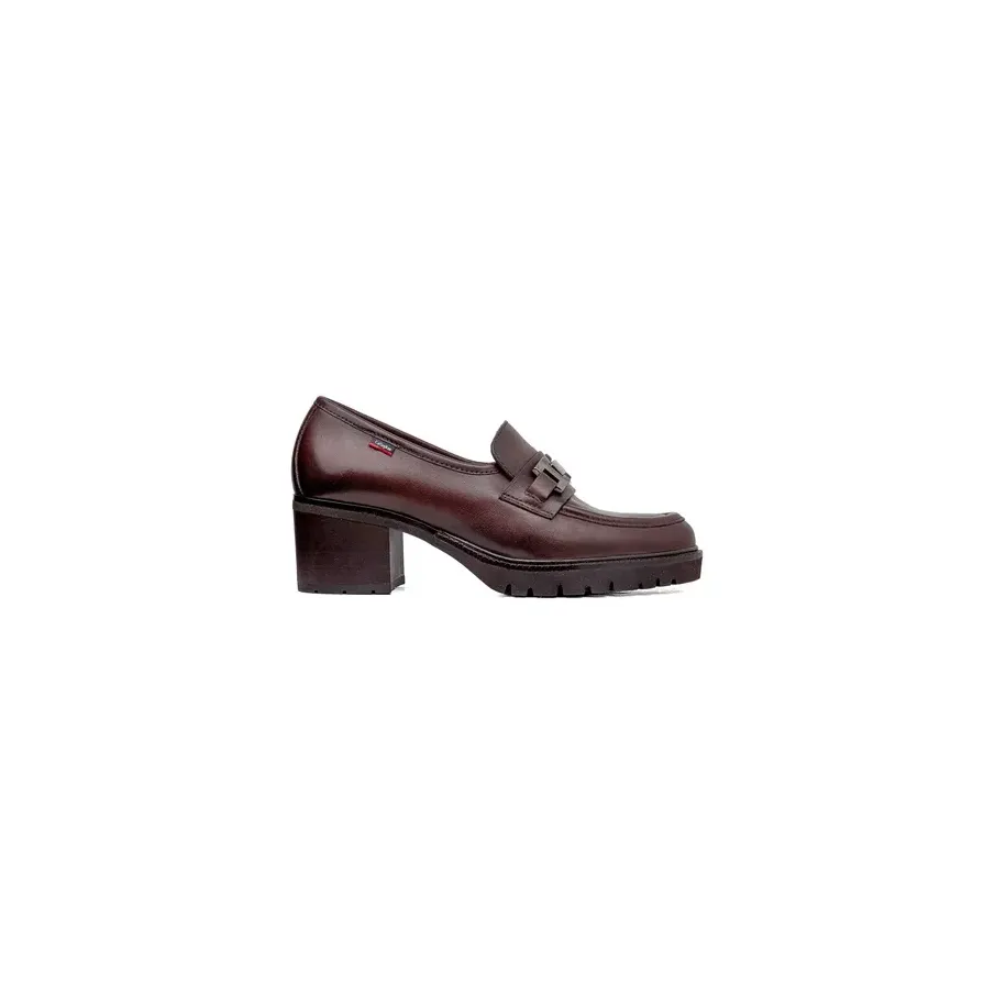 Mocasín de mujer marrón con tacón vista lateral