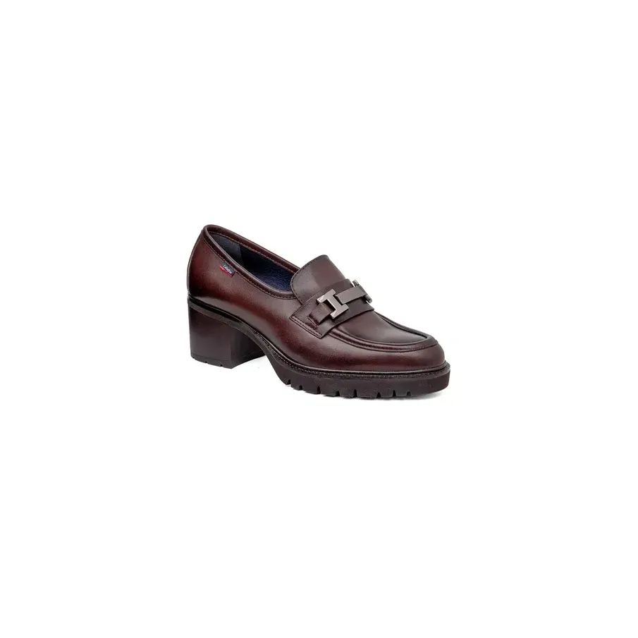 Mocasín de mujer marrón con tacón vista lateral